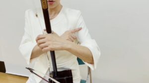 二胡の構え方
